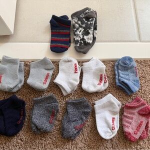 Hanes Kids Socks (Buy 1 Sock set, get the 2nd free if you bundle)